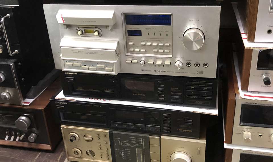 | Mort's TV & Video, Inc. We Buy Vintage Audio